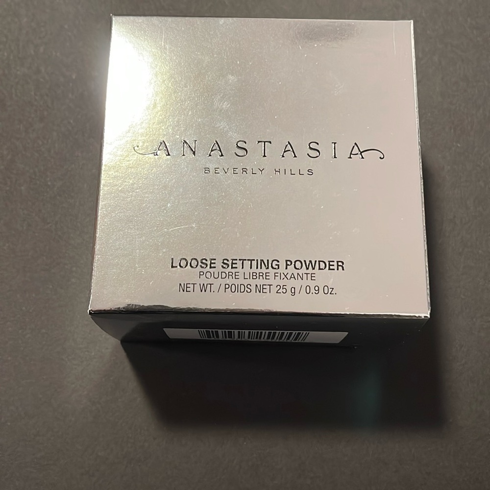 Translucent Loose setting powdered New In Box